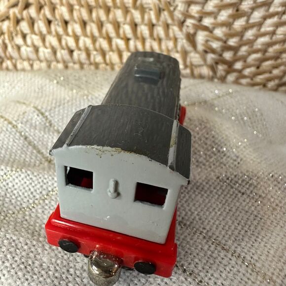 Thomas & Friends Dennis Train - Picture 6 of 8